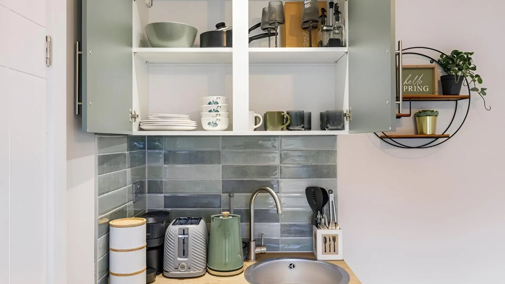 לונדון Serene Green Getaway Studio With Calming Ambiance בריטניה
