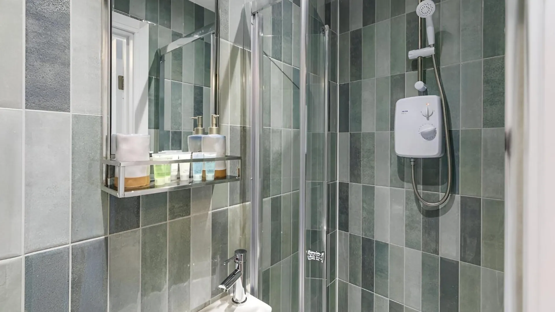 לונדון Serene Green Getaway Studio With Calming Ambiance בריטניה