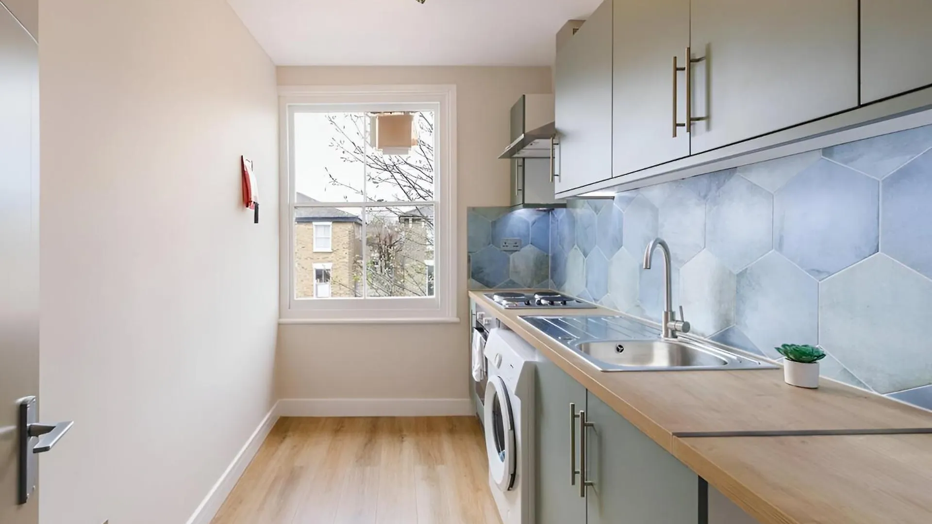 Apartment Serene Green Getaway Studio With Calming Ambiance London