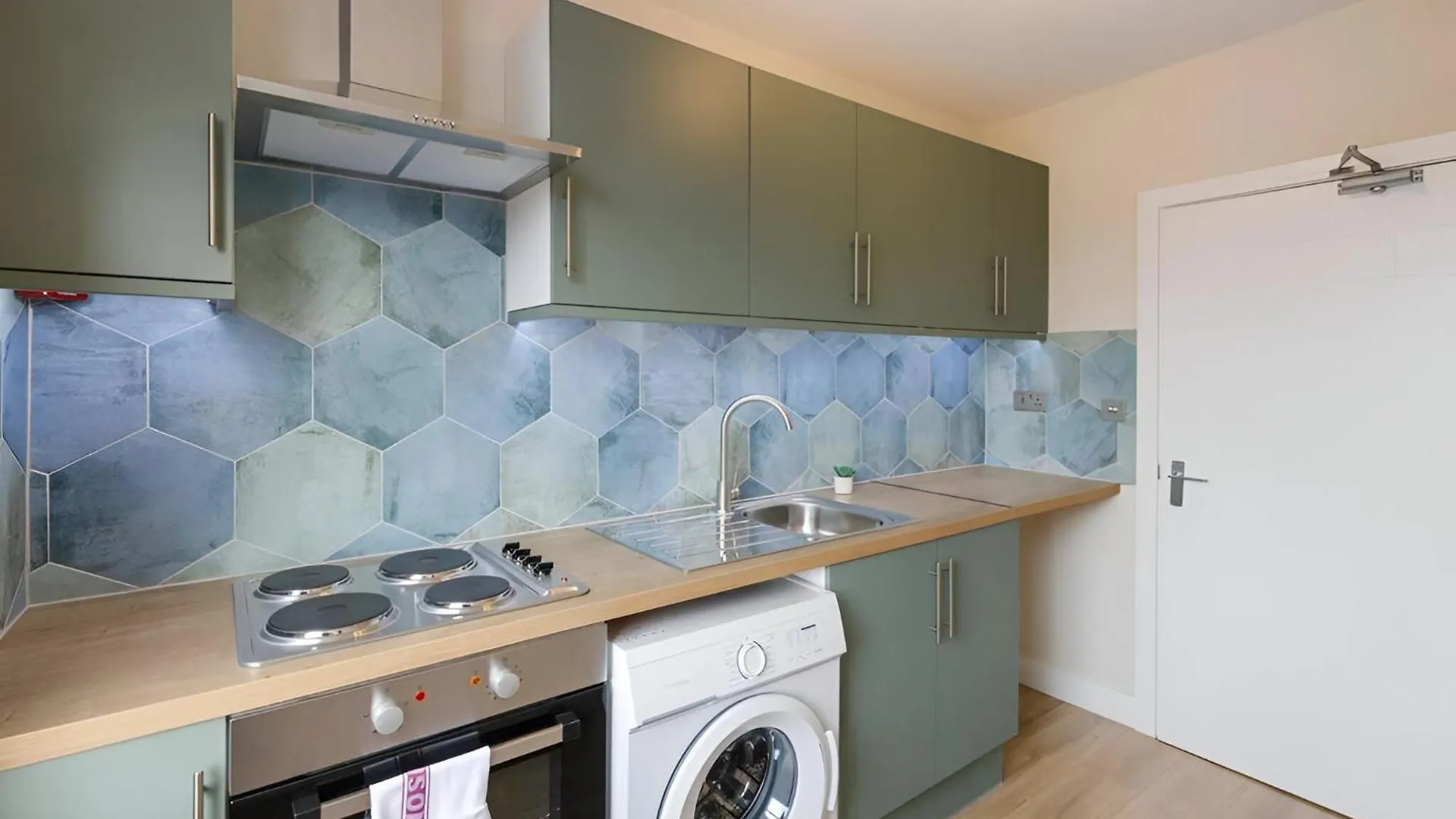 לונדון Serene Green Getaway Studio With Calming Ambiance
