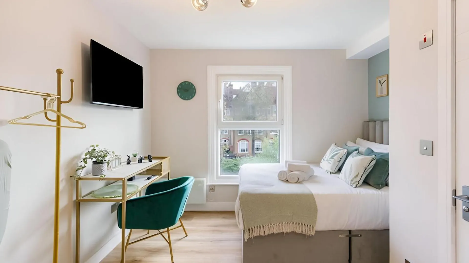 Serene Green Getaway Studio With Calming Ambiance London 0*,